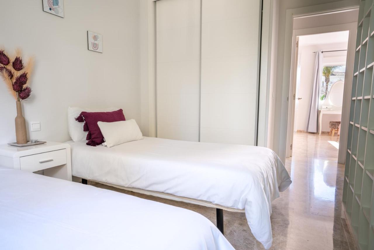 2Bdr Penthouse, Los Naranjos, W/Pool, 2Km P.Banus Marbella Bagian luar foto